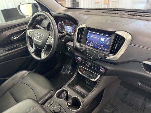 Used 2024 GMC Terrain SLT image 30