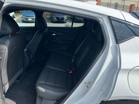 Used 2025 Buick Envista Sport Touring image 23