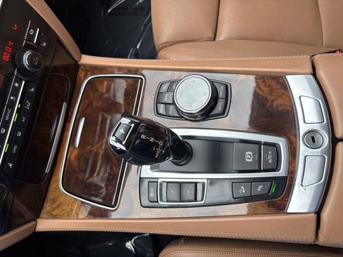 Used 2014 BMW 750i xDrive image 12