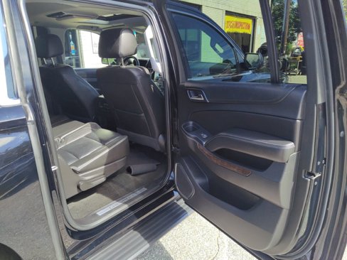 Used 2018 Chevrolet Suburban LT image 18