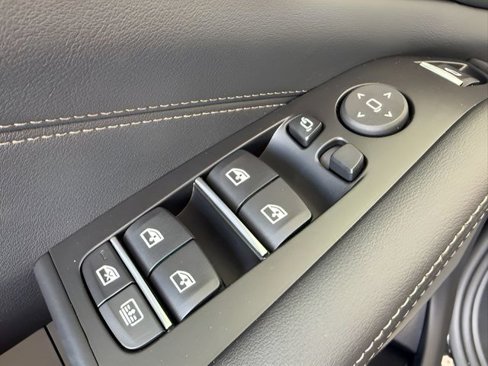 Used 2026 BMW X7 xDrive40i w/ M Sport Package image 17