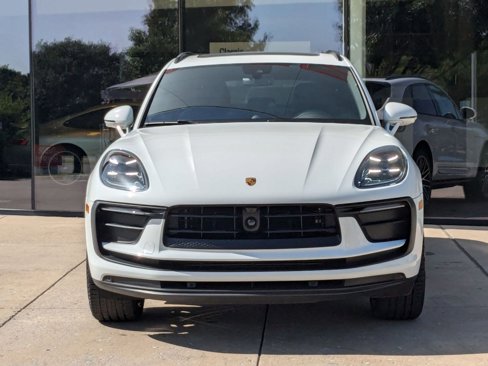 Certified 2025 Porsche Macan image 6
