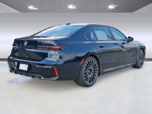 New 2026 BMW 750e xDrive image 8