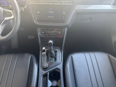 Used 2024 Volkswagen Tiguan SE image 9