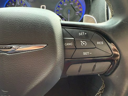 Used 2016 Chrysler 300 S image 28