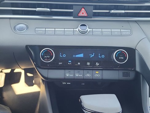 Certified 2024 Hyundai Elantra SEL image 23