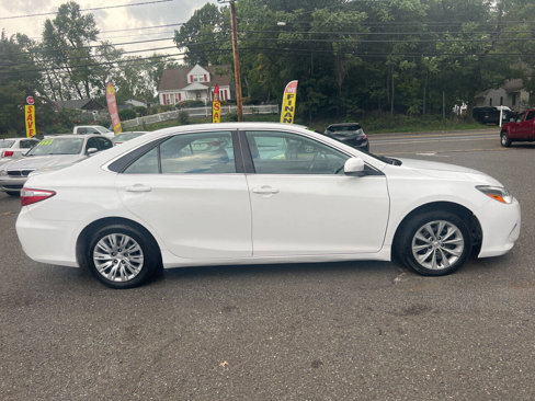 Used 2015 Toyota Camry SE image 4
