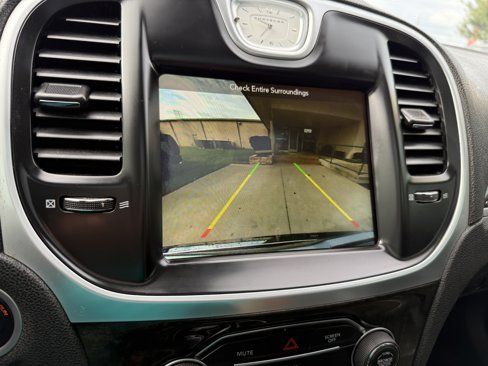 Used 2019 Chrysler 300 Limited image 16