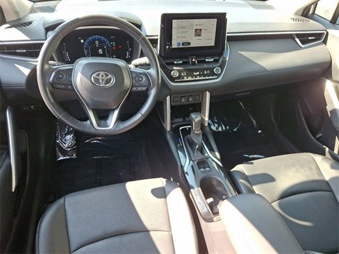 Used 2024 Toyota Corolla Cross XLE image 11