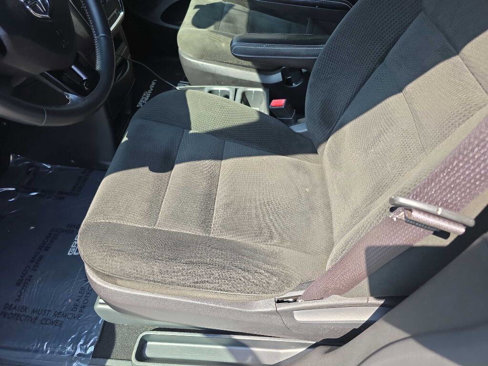 Used 2016 Dodge Grand Caravan SE image 10