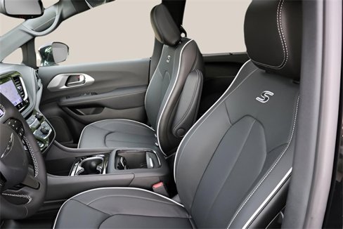 New 2026 Chrysler Pacifica Limited image 12