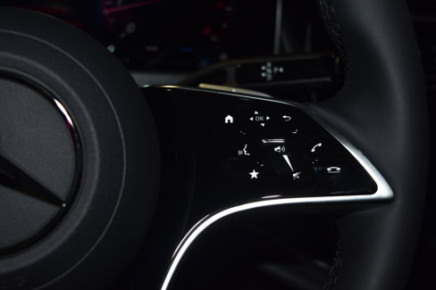 New 2026 Mercedes-Benz E 350 4MATIC Sedan image 9