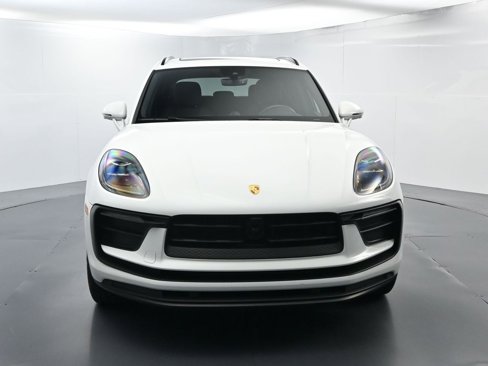 Certified 2025 Porsche Macan image 17