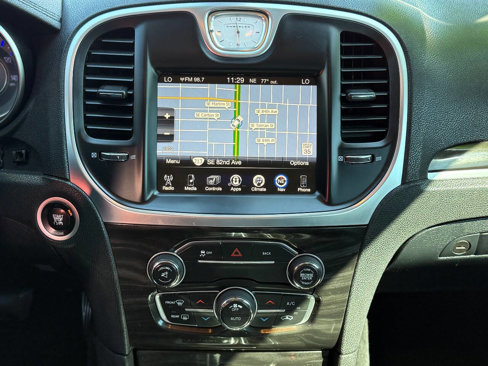 Used 2015 Chrysler 300 Limited image 18