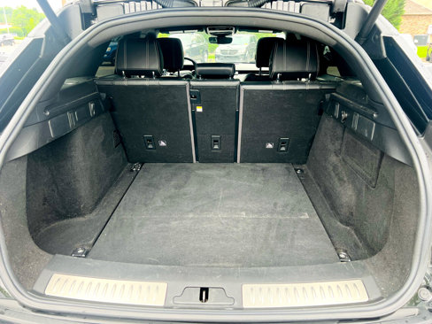 Used 2018 Land Rover Range Rover Velar R-Dynamic SE image 13