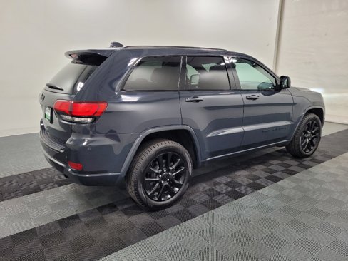 Used 2018 Jeep Grand Cherokee Altitude image 10