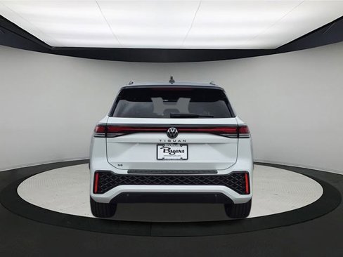 New 2025 Volkswagen Tiguan SE R-Line image 6