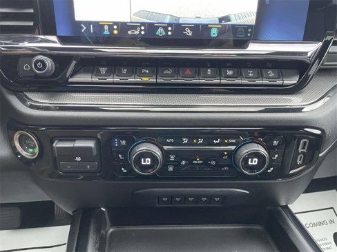 Used 2024 Chevrolet Silverado 2500 ZR2 w/ Technology Package image 30