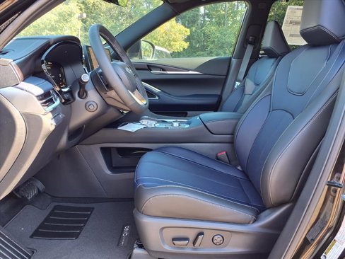 New 2026 INFINITI QX60 Luxe w/ Dark Cargo Package image 3