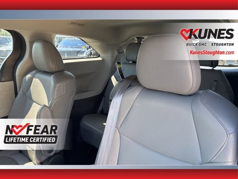 Used 2024 Toyota Sienna XLE image 26