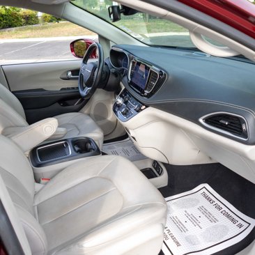 Used 2021 Chrysler Pacifica Touring-L image 21