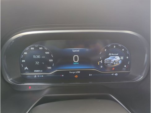 Used 2024 Chevrolet Suburban Premier image 16