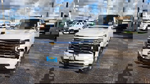 New 2025 Chevrolet Suburban Premier image 3