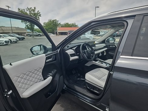 New 2025 Mitsubishi Outlander SEL image 17