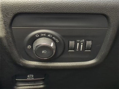 Used 2023 Jeep Grand Cherokee L Limited w/ Black Appearance Package image 30