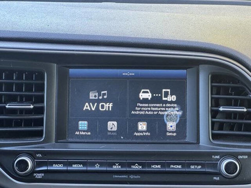 Used 2020 Hyundai Elantra SEL image 15