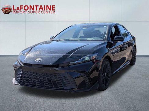 Certified 2025 Toyota Camry SE image 1