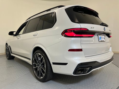 New 2026 BMW X7 M60i image 3