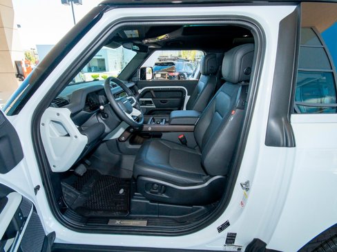 New 2024 Land Rover Defender 90 X-Dynamic SE image 36