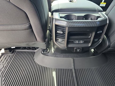 New 2026 RAM 1500 4x4 Crew Cab image 25