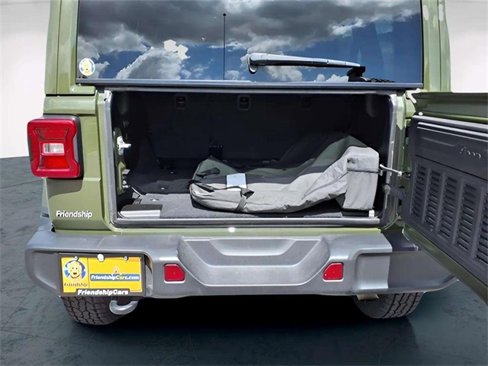 Used 2024 Jeep Wrangler Sahara image 24