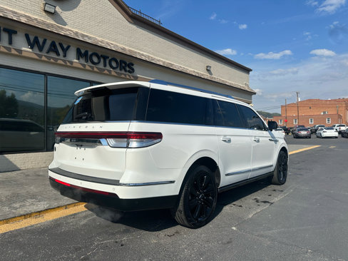 Used 2024 Lincoln Navigator L Reserve image 3