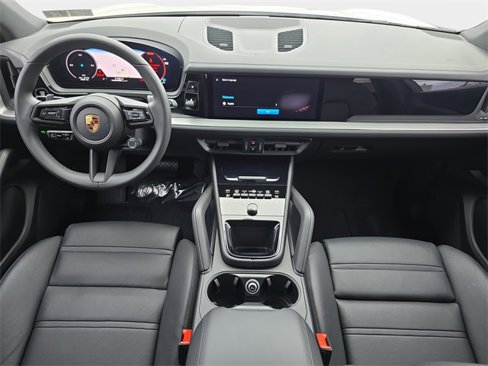 Used 2025 Porsche Cayenne image 9