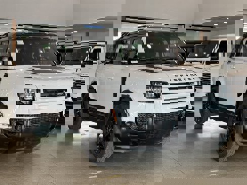 Used 2023 Land Rover Defender 130 X-Dynamic SE image 3