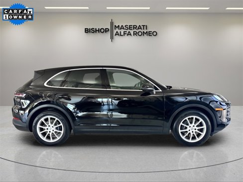 Used 2024 Porsche Cayenne image 2