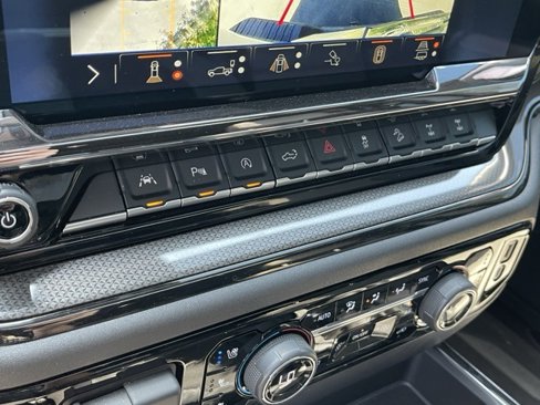Used 2024 Chevrolet Silverado 1500 ZR2 image 21