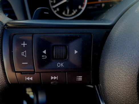 Used 2023 Nissan Rogue S image 9