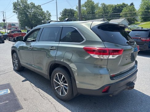 Used 2019 Toyota Highlander XLE image 4