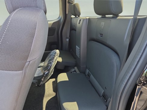 Used 2025 Nissan Frontier SV image 27