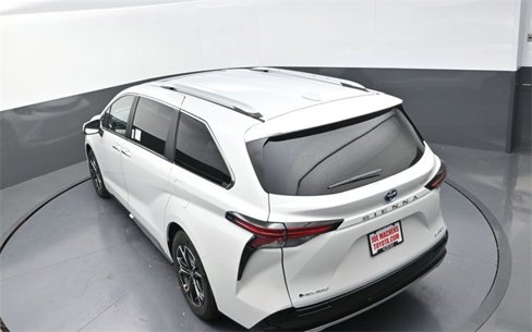 New 2025 Toyota Sienna Platinum image 21