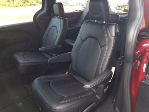New 2026 Chrysler Pacifica Select image 13