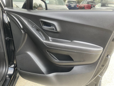 Used 2019 Chevrolet Trax LT w/ LT Convenience Package image 14