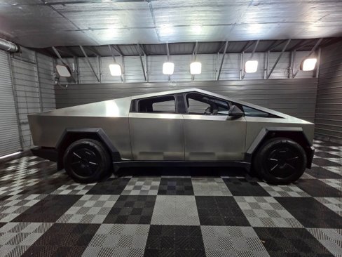 Used 2024 Tesla Cybertruck AWD Crew Cab image 19
