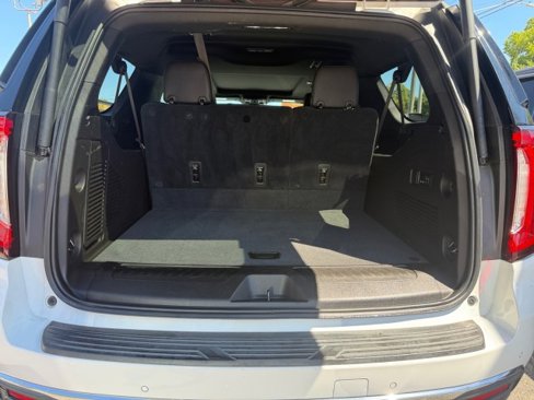 Used 2021 GMC Yukon XL SLT w/ SLT Luxury Plus Package image 16