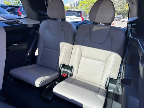 New 2026 Volvo XC90 B6 Ultra image 17