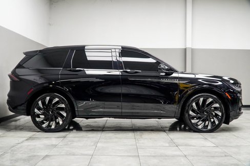 Used 2024 Lincoln Nautilus Reserve w/ Equipment Group 202A image 7
